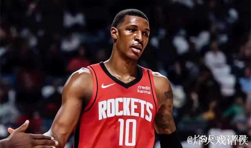 史密斯关键时刻爆发：独得8分命中两记三分获赞